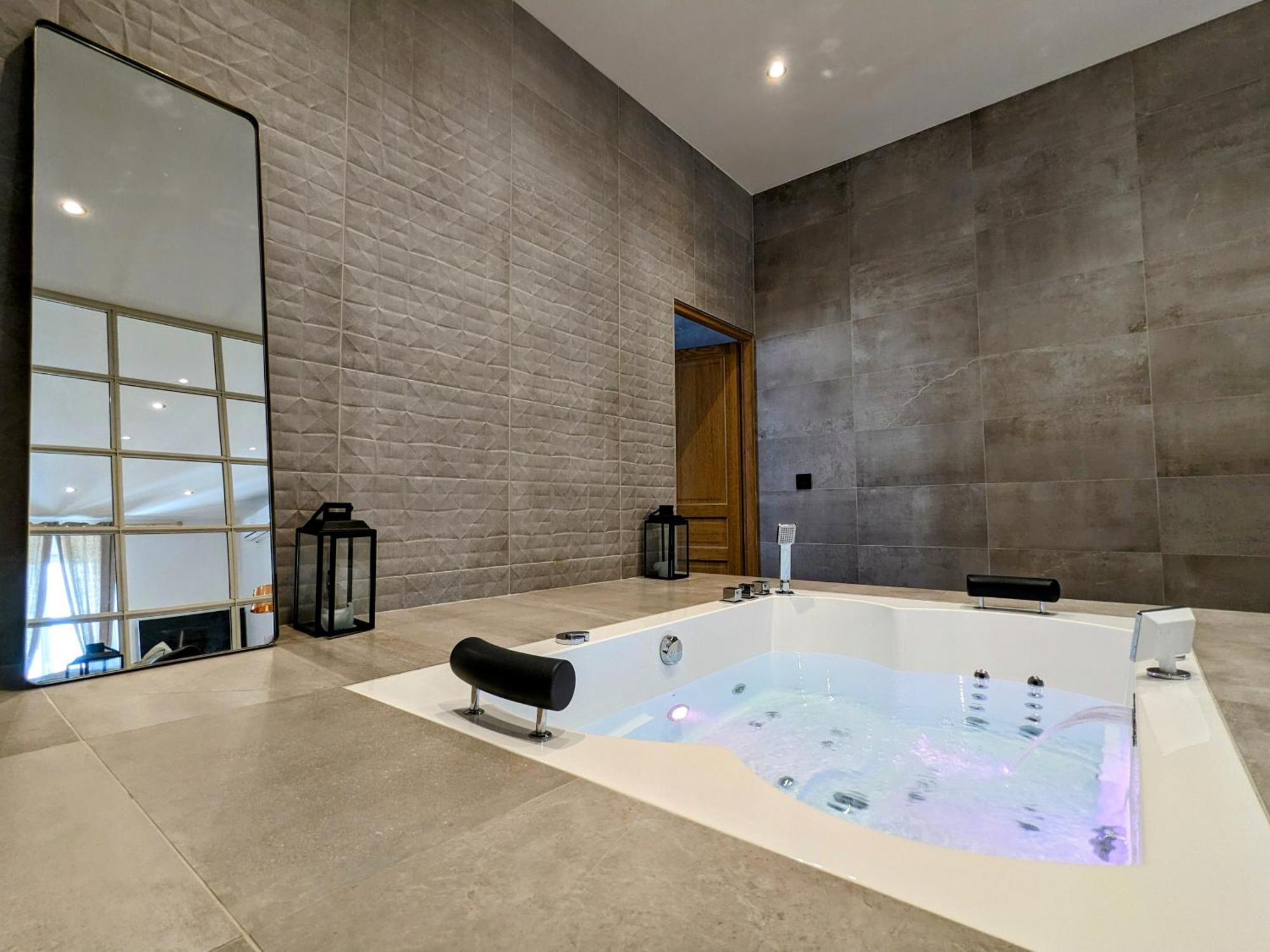 My'deting - Jacuzzi * Roanne